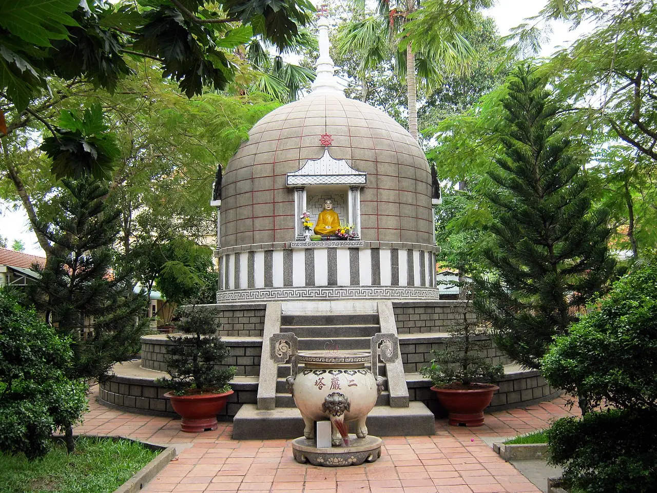 Ch&ugrave;a Hoằng Ph&aacute;p - Địa điểm linh thi&ecirc;ng gắn liền với t&acirc;m hồn S&agrave;i G&ograve;n 8