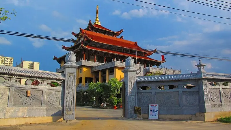 Ch&ugrave;a Hu&ecirc; Nghi&ecirc;m, chốn thanh tịnh ở trung t&acirc;m S&agrave;i G&ograve;n 5