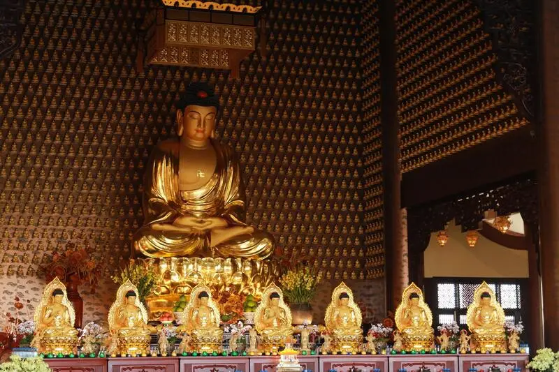 Ch&ugrave;a Hu&ecirc; Nghi&ecirc;m, chốn thanh tịnh ở trung t&acirc;m S&agrave;i G&ograve;n 8