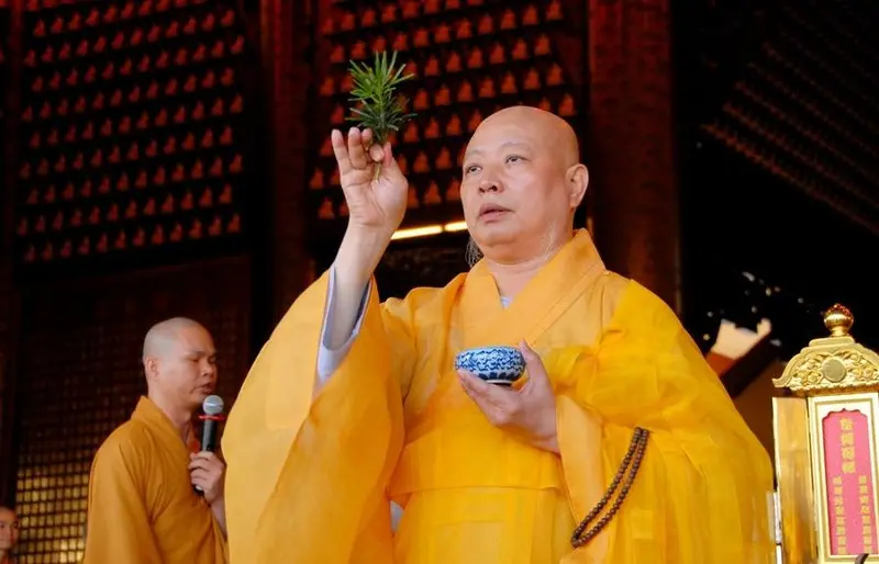 Ch&ugrave;a Hu&ecirc; Nghi&ecirc;m, chốn thanh tịnh ở trung t&acirc;m S&agrave;i G&ograve;n 6