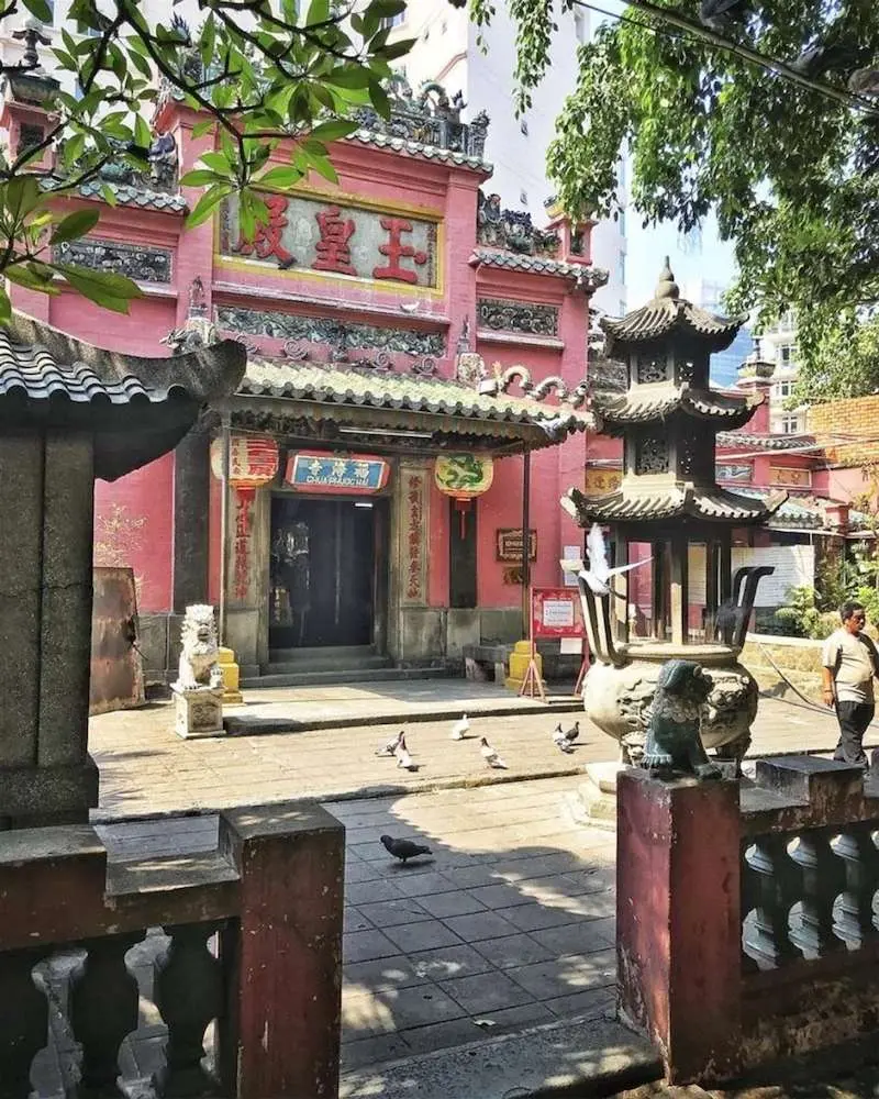 Ch&ugrave;a Ngọc Ho&agrave;ng cầu con c&aacute;i t&igrave;nh duy&ecirc;n thi&ecirc;ng bậc nhất TP.HCM 8