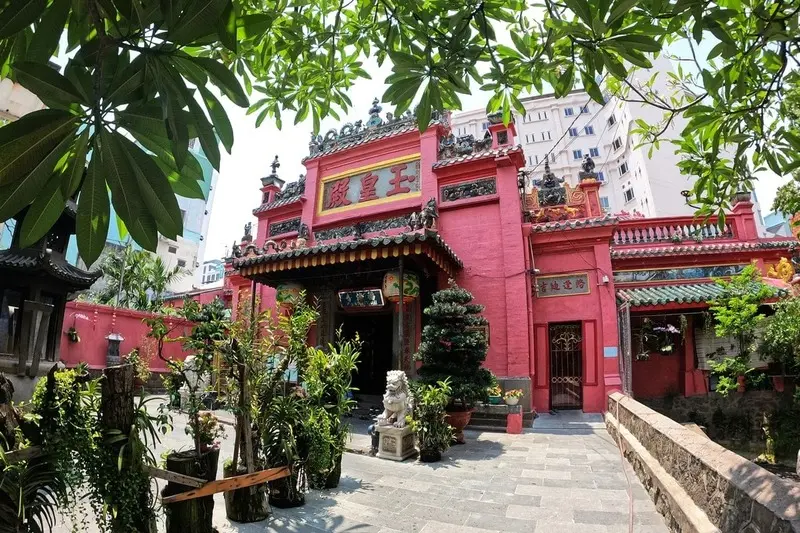 Ch&ugrave;a Ngọc Ho&agrave;ng cầu con c&aacute;i t&igrave;nh duy&ecirc;n thi&ecirc;ng bậc nhất TP.HCM 7