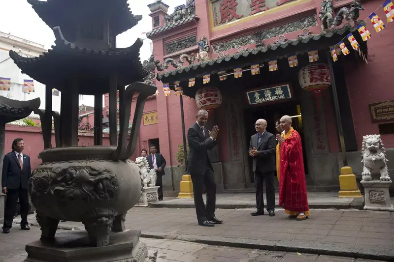 Ch&ugrave;a Ngọc Ho&agrave;ng cầu con c&aacute;i t&igrave;nh duy&ecirc;n thi&ecirc;ng bậc nhất TP.HCM 6