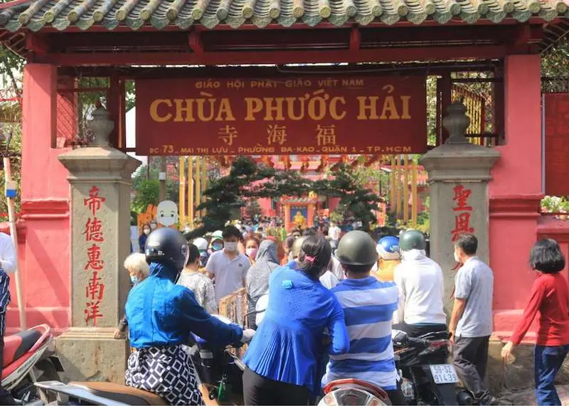 Ch&ugrave;a Ngọc Ho&agrave;ng cầu con c&aacute;i t&igrave;nh duy&ecirc;n thi&ecirc;ng bậc nhất TP.HCM 25