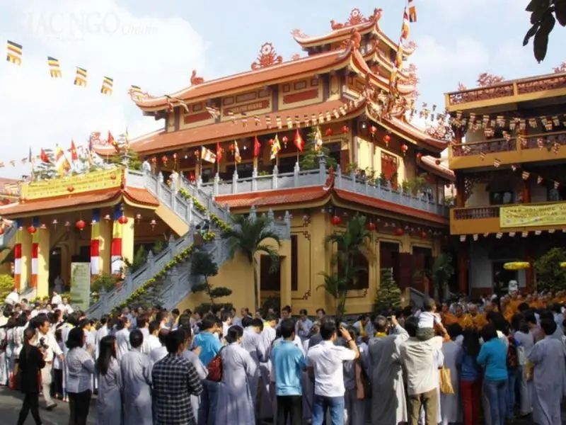 Ch&ugrave;a Phổ Quang tại TP.HCM v&agrave; h&agrave;nh tr&igrave;nh t&igrave;m về chốn linh thi&ecirc;ng, y&ecirc;n b&igrave;nh 7