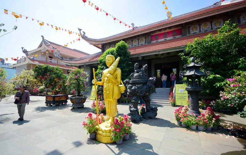 Ch&ugrave;a Vĩnh Nghi&ecirc;m, ng&ocirc;i ch&ugrave;a linh thi&ecirc;ng giữa l&ograve;ng S&agrave;i G&ograve;n 6
