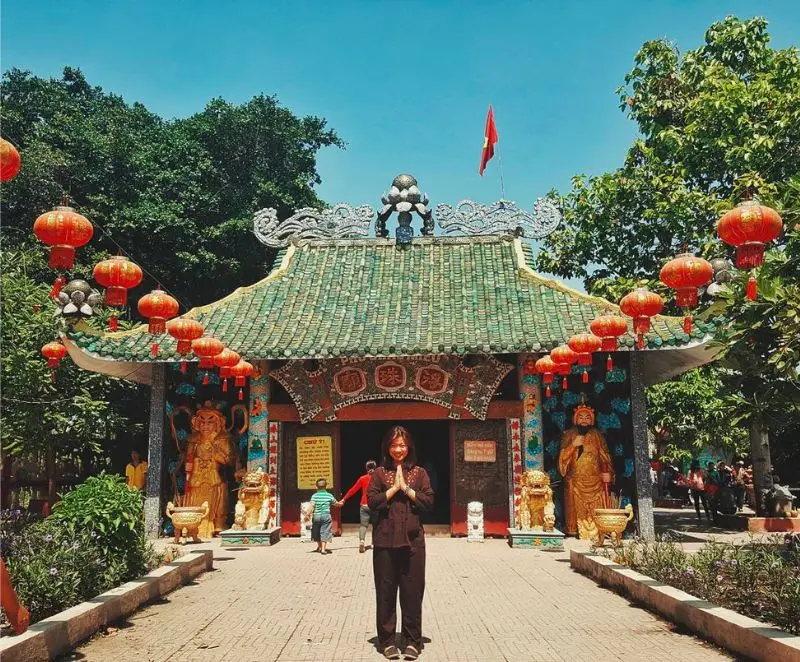C&oacute; ng&ocirc;i miếu nổi G&ograve; Vấp b&igrave;nh y&ecirc;n giữa d&ograve;ng s&ocirc;ng V&agrave;m Thuật 7