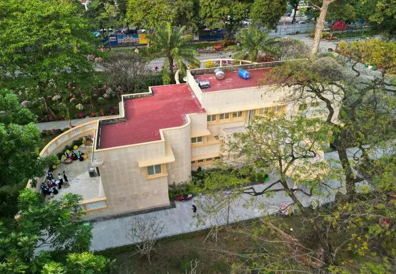 C&ocirc;ng vi&ecirc;n số 1 L&yacute; Th&aacute;i Tổ: Tr&aacute;i tim hồi ức giữa đ&ocirc; th&agrave;nh nhộn nhịp 13