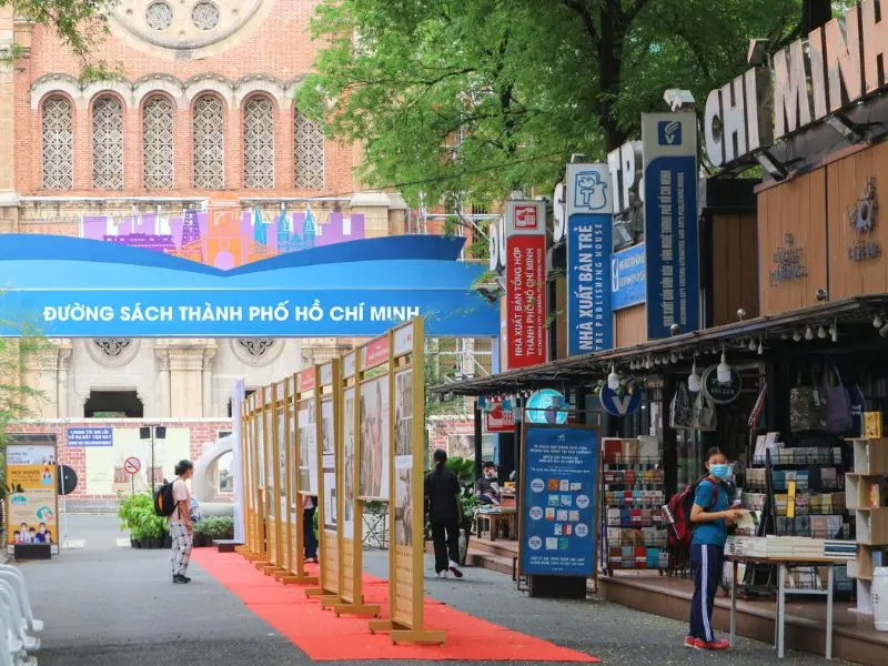 Dạo đường s&aacute;ch Nguyễn Văn B&igrave;nh trải nghiệm kh&ocirc;ng gian tri thức 2