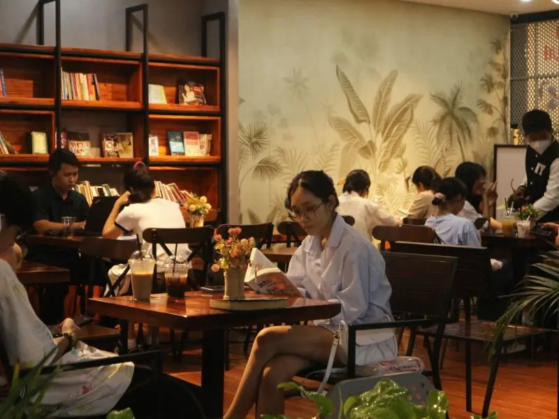 Dạo đường s&aacute;ch Nguyễn Văn B&igrave;nh trải nghiệm kh&ocirc;ng gian tri thức 11