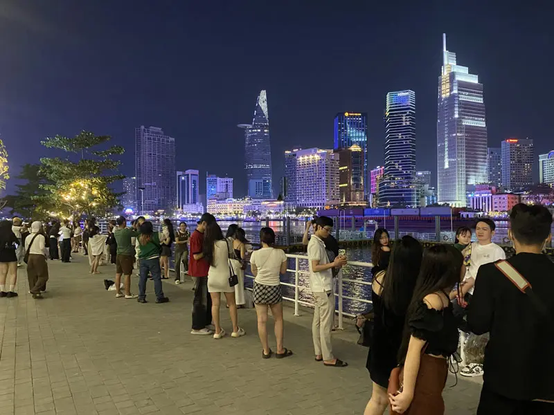 Đến c&ocirc;ng vi&ecirc;n bờ s&ocirc;ng S&agrave;i G&ograve;n tận hưởng kh&ocirc;ng gian xanh m&aacute;t 7
