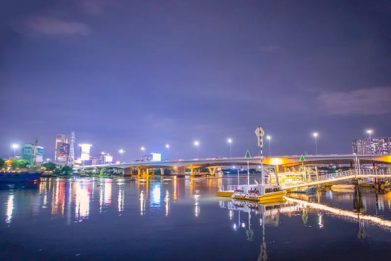 Đến ga t&agrave;u thuỷ B&igrave;nh An ngắm nh&igrave;n s&ocirc;ng S&agrave;i G&ograve;n &ecirc;m ả 8