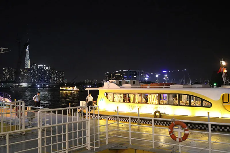 Đến ga t&agrave;u thuỷ B&igrave;nh An ngắm nh&igrave;n s&ocirc;ng S&agrave;i G&ograve;n &ecirc;m ả 11