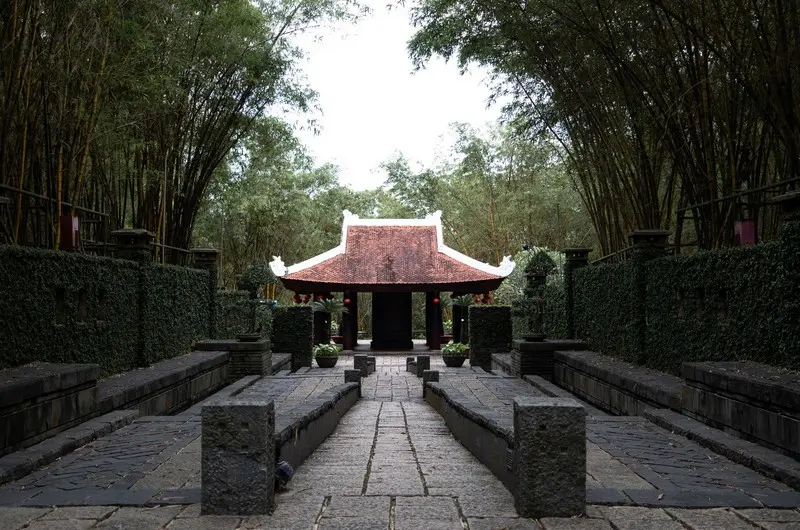 Đền Tưởng niệm c&aacute;c Vua H&ugrave;ng Quận 9 linh thi&ecirc;ng giữa l&ograve;ng S&agrave;i G&ograve;n 7