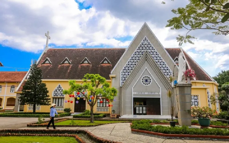 Dòng Mến Thánh Giá Thủ Thiêm: Biểu tượng tôn giáo tại Sài Gòn 5