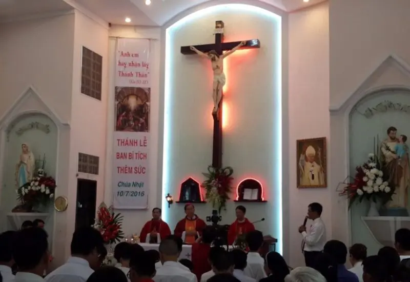 Gh&eacute; thăm nh&agrave; thờ Kỳ Đồng: D&ograve;ng Ch&uacute;a Cứu Thế S&agrave;i G&ograve;n 8