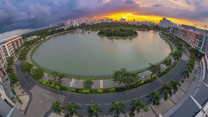 Hồ B&aacute;n Nguyệt uốn lượn bao bọc những gi&aacute; trị cảnh quan của S&agrave;i G&ograve;n 2