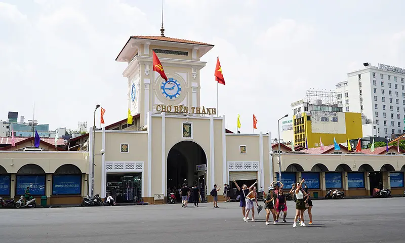 Kh&aacute;m ph&aacute; chợ Bến Th&agrave;nh, biểu tượng l&acirc;u đời của S&agrave;i G&ograve;n 8