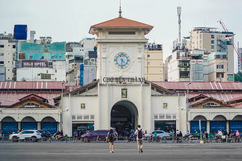 Kh&aacute;m ph&aacute; chợ Bến Th&agrave;nh, biểu tượng l&acirc;u đời của S&agrave;i G&ograve;n 23