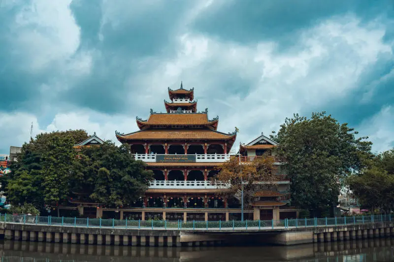 Kh&aacute;m ph&aacute; ch&ugrave;a Ph&aacute;p Hoa thanh tịnh giữa l&ograve;ng S&agrave;i G&ograve;n 3