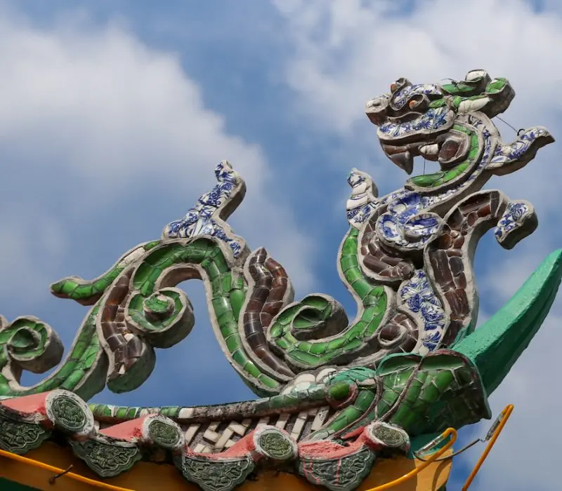 Kh&aacute;m ph&aacute; ng&ocirc;i ch&ugrave;a An Ph&uacute; đầy độc đ&aacute;o từ miểng s&agrave;nh tại Quận 8 11