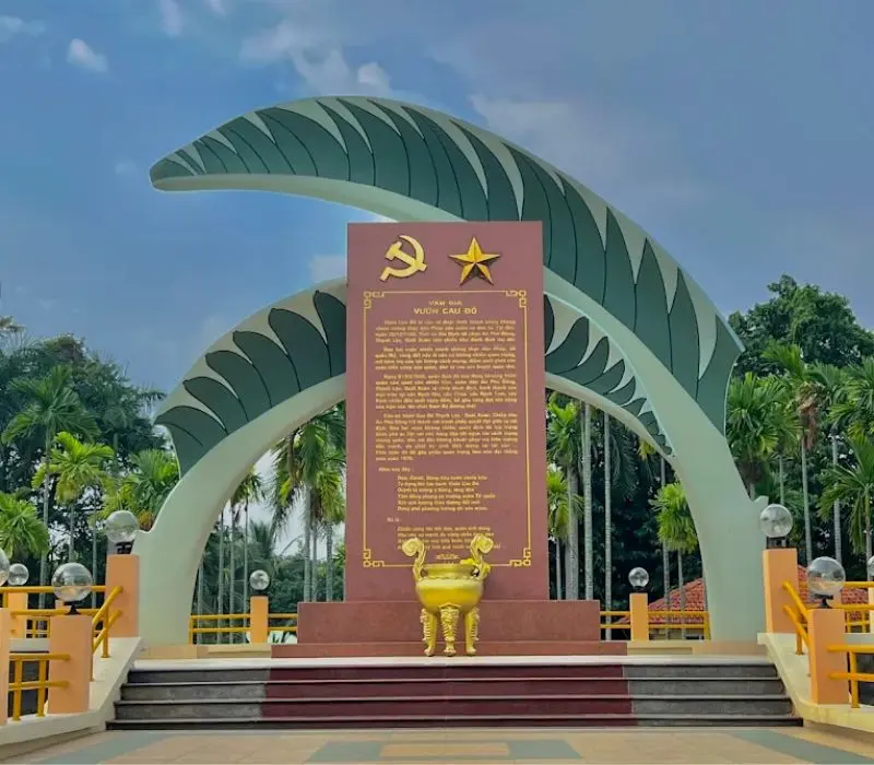 Khu tưởng niệm Vườn Cau Đỏ: Chứng nh&acirc;n lịch sử h&agrave;o h&ugrave;ng 4