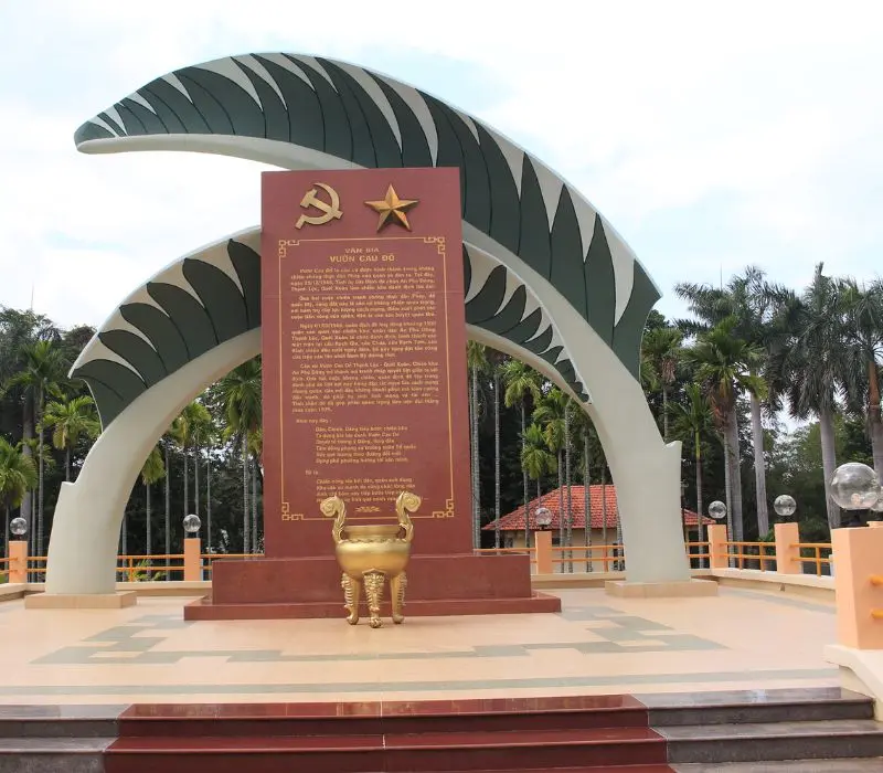 Khu tưởng niệm Vườn Cau Đỏ: Chứng nh&acirc;n lịch sử h&agrave;o h&ugrave;ng 2