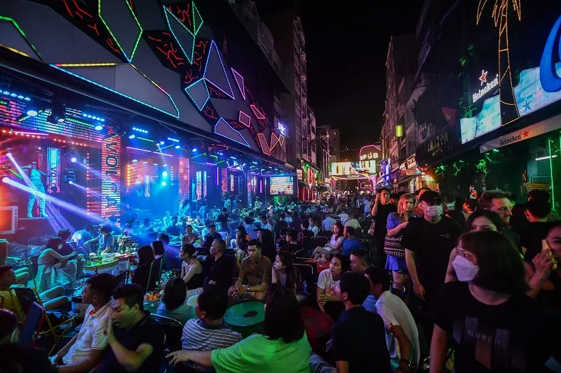 Lạc giữa g&oacute;c phố đi bộ B&ugrave;i Viện nhộn nhịp xuy&ecirc;n m&agrave;n đ&ecirc;m 6