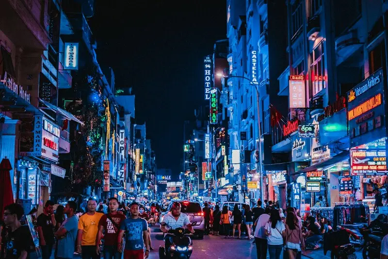 Lạc giữa g&oacute;c phố đi bộ B&ugrave;i Viện nhộn nhịp xuy&ecirc;n m&agrave;n đ&ecirc;m 4