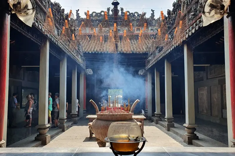 Linh thi&ecirc;ng ch&ugrave;a B&agrave; Thi&ecirc;n Hậu giữa l&ograve;ng quận 5 4