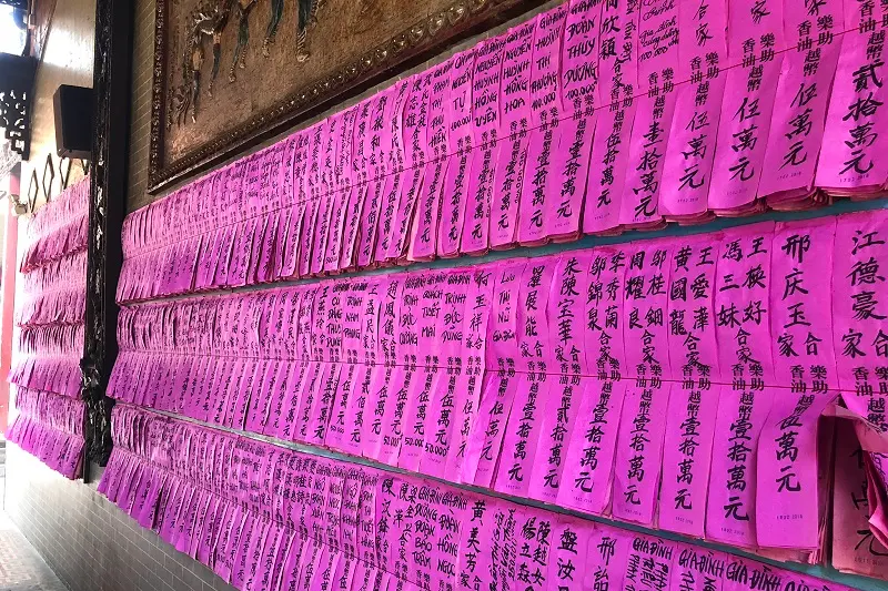 Linh thi&ecirc;ng ch&ugrave;a B&agrave; Thi&ecirc;n Hậu giữa l&ograve;ng quận 5 6