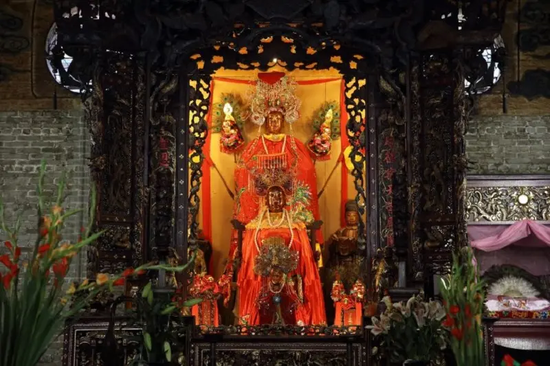 Linh thi&ecirc;ng ch&ugrave;a B&agrave; Thi&ecirc;n Hậu giữa l&ograve;ng quận 5 8