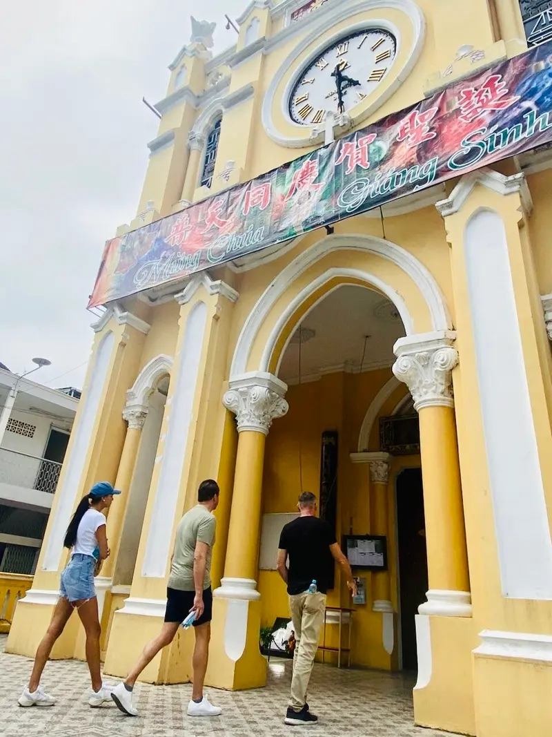Nh&agrave; thờ Cha Tam S&agrave;i G&ograve;n nơi giao thoa kiến tr&uacute;c &Aacute; &Acirc;u 10