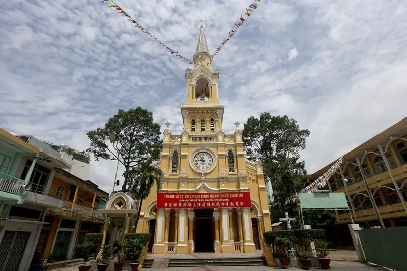 Nh&agrave; thờ Cha Tam S&agrave;i G&ograve;n nơi giao thoa kiến tr&uacute;c &Aacute; &Acirc;u 2