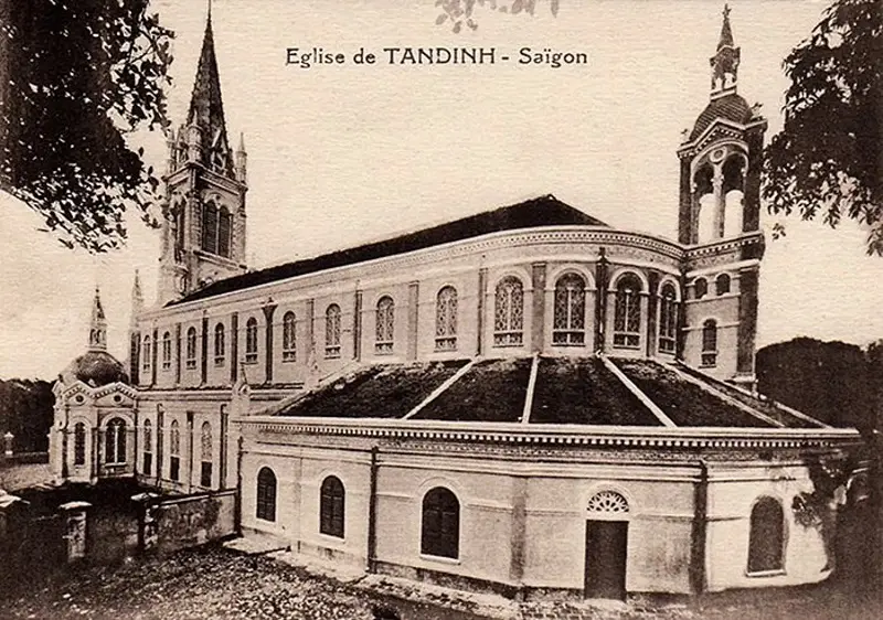 Nh&agrave; thờ T&acirc;n Định với m&agrave;u hồng đặc trưng giữa l&ograve;ng S&agrave;i G&ograve;n 6