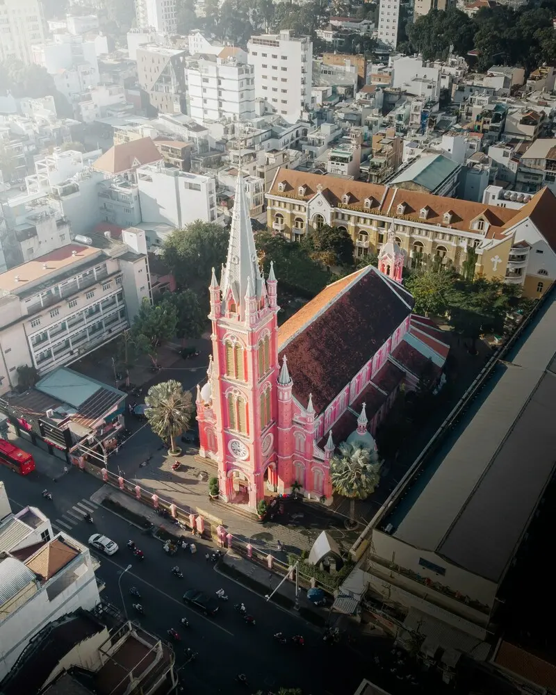 Nh&agrave; thờ T&acirc;n Định với m&agrave;u hồng đặc trưng giữa l&ograve;ng S&agrave;i G&ograve;n 3