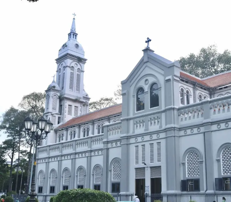 Nh&agrave; thờ Th&aacute;nh nữ Jeanne d'Arc với kiến tr&uacute;c Ph&aacute;p thơ mộng 4