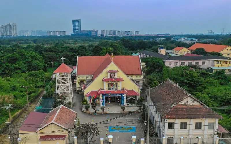 Nh&agrave; thờ Thủ Thi&ecirc;m: C&ocirc;ng tr&igrave;nh trăm năm b&ecirc;n s&ocirc;ng S&agrave;i G&ograve;n 3