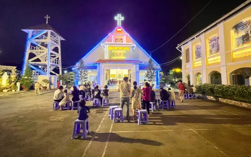 Nh&agrave; thờ Thủ Thi&ecirc;m: C&ocirc;ng tr&igrave;nh trăm năm b&ecirc;n s&ocirc;ng S&agrave;i G&ograve;n 7