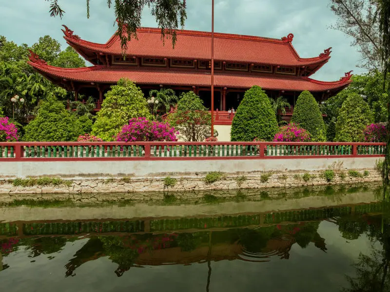 T&igrave;m sự b&igrave;nh y&ecirc;n tại Ch&ugrave;a Huệ Nghi&ecirc;m l&acirc;u đời bậc nhất S&agrave;i G&ograve;n 4