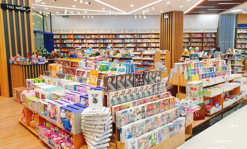 Top 10 nh&agrave; s&aacute;ch lớn nhất S&agrave;i G&ograve;n bạn n&ecirc;n gh&eacute; thử một lần 4