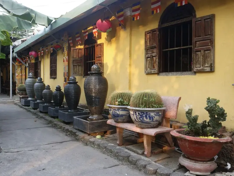 Về ch&ugrave;a Phước Tường ăn buffet chay miễn ph&iacute; đầy nghĩa t&igrave;nh 4