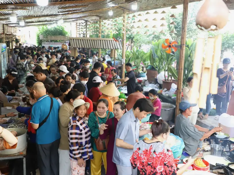 Về ch&ugrave;a Phước Tường ăn buffet chay miễn ph&iacute; đầy nghĩa t&igrave;nh 9