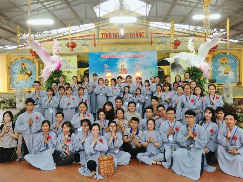 Về ch&ugrave;a Phước Tường ăn buffet chay miễn ph&iacute; đầy nghĩa t&igrave;nh 13