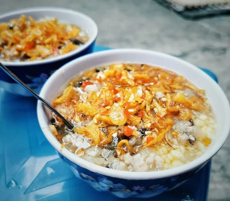 Ăn thử bánh đúc Phan Đăng Lưu cùng sự thú vị của chủ quán