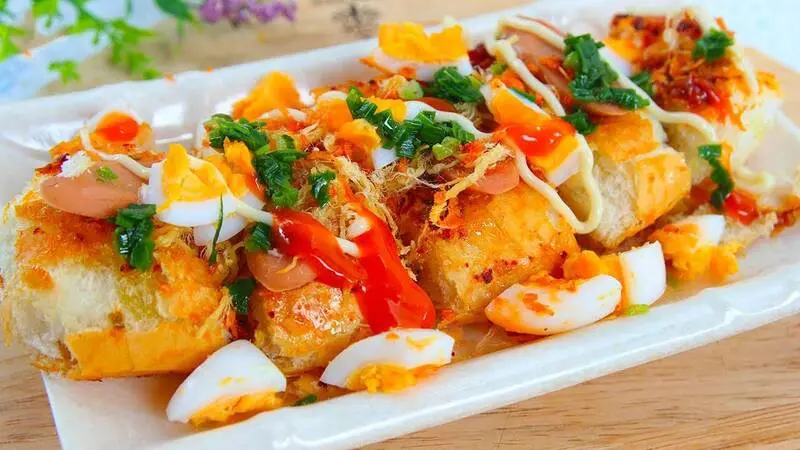 8 quán bánh mì nướng muối ớt gói trọn hương vị đường phố Sài Gòn 6