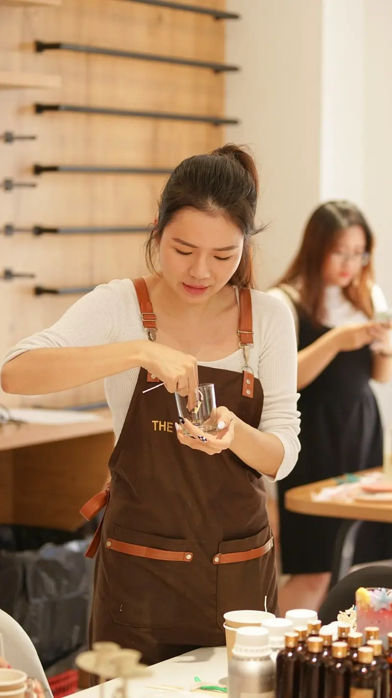 Alien Coffee: Cafe thủy cung sứa đầu ti&ecirc;n tại S&agrave;i G&ograve;n 12