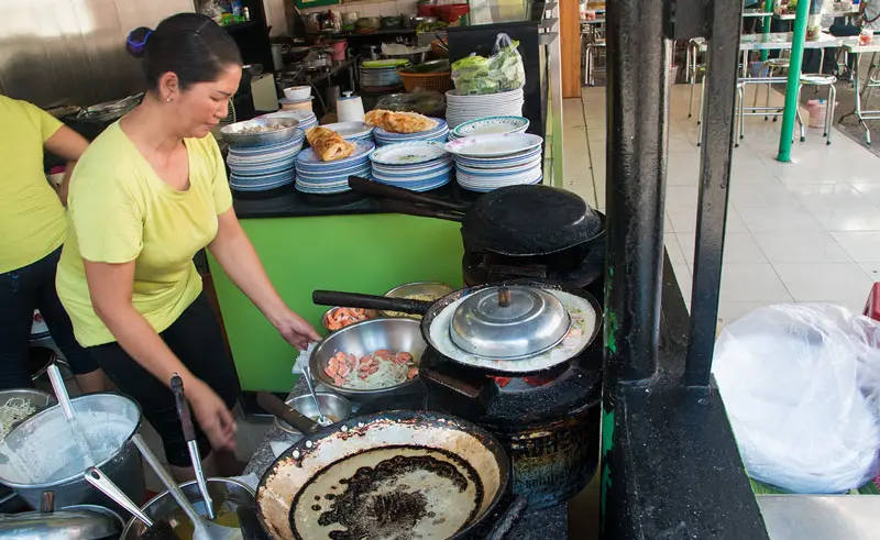 B&aacute;nh x&egrave;o 46A Đinh C&ocirc;ng Tr&aacute;ng: Qu&aacute;n ngon Michelin nổi tiếng S&agrave;i G&ograve;n 6