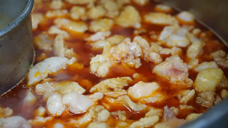 B&uacute;n b&ograve; Huế mỡ nổi c&ocirc; Như thơm b&eacute;o n&uacute;p hẻm Quận 3 9