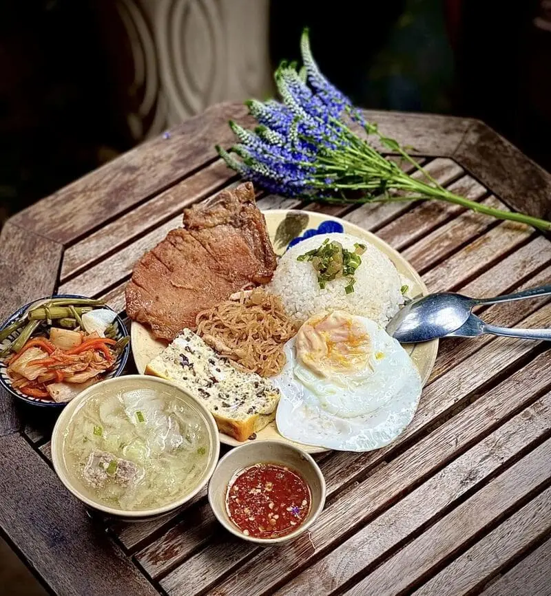C&agrave; ph&ecirc; Đỗ Phủ - Cơm tấm Đại H&agrave;n, giao lộ ẩm thực v&agrave; lịch sử 5